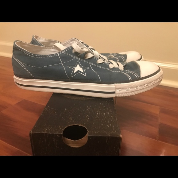 ⭐️Boys/Women's Converse EUC 5.5  blue in box - Picture 3 of 6